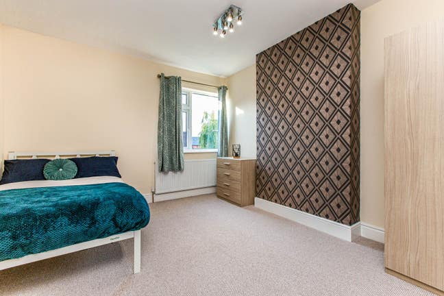 House share in Chesterfield Town Centre  Main Photo
