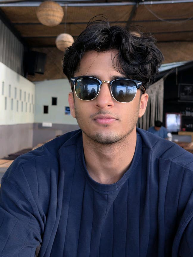 Professional seeking room / flat share Main Photo