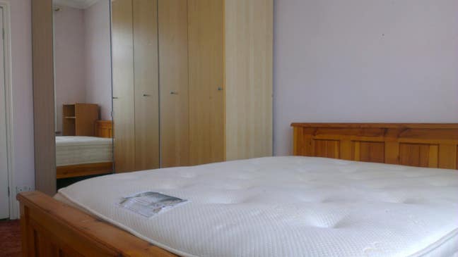 Ensuit shower  doable room 8 mints walk Wembley Pa Main Photo