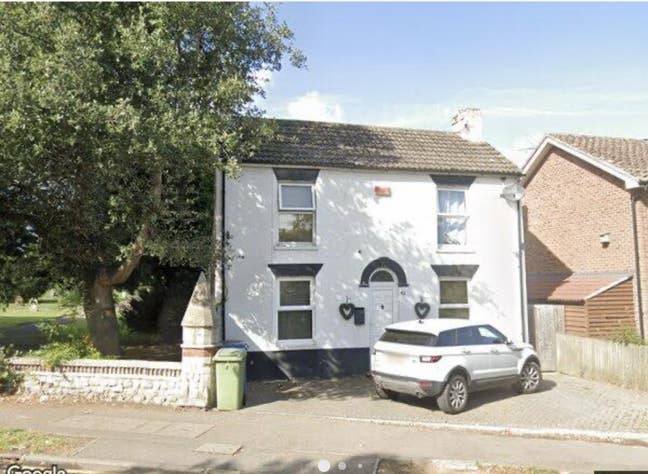 1  King Size Bedroom left in large detached house  Main Photo