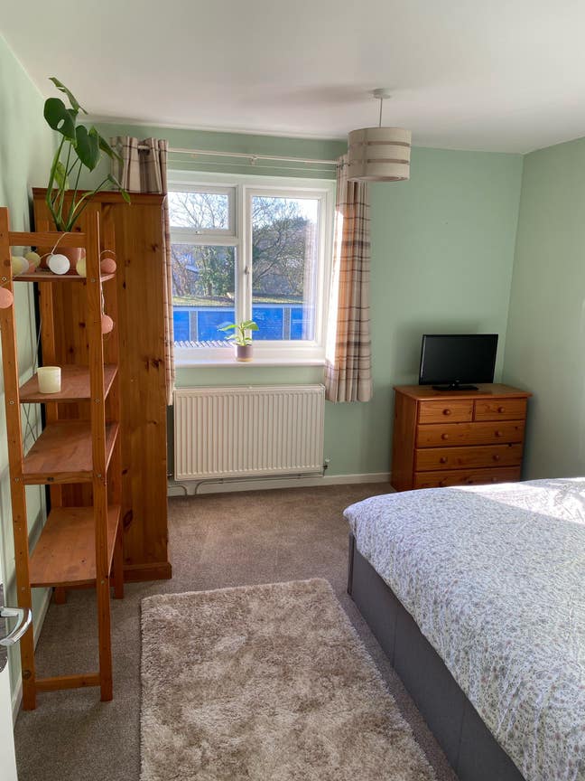 Spacious double room available for rent  Main Photo
