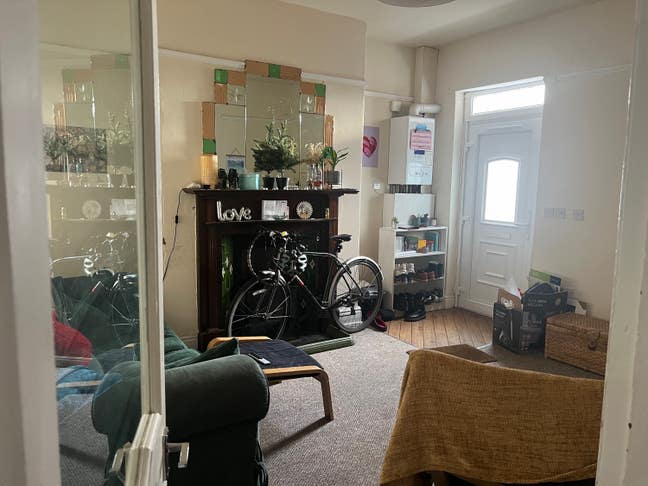 Room to rent in a flatshare Main Photo