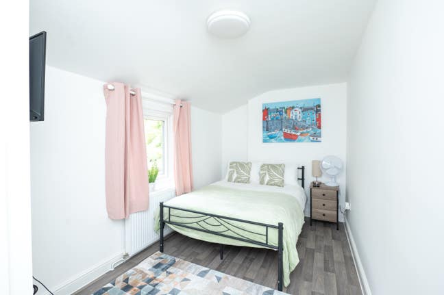 Modern 1 Bed Apartment for Couple Main Photo