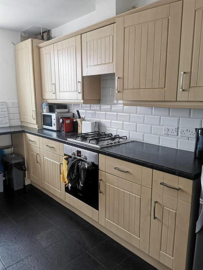 Townhouse Rooms Available  Main Photo