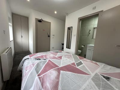 Must View- Stunning En-Suite Room Waltham Cross Main Photo