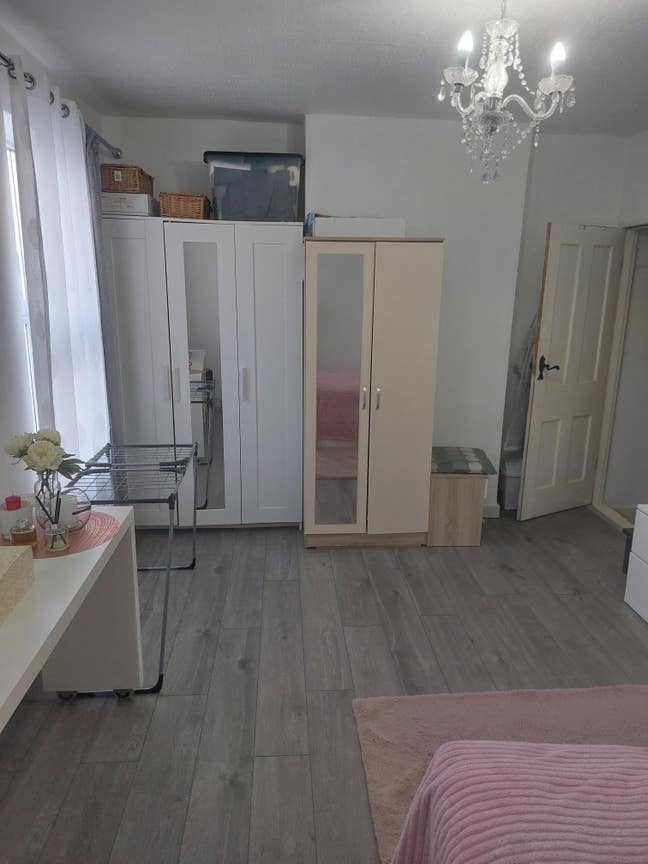 Double room for rent only for a single FEMALE!!! Main Photo