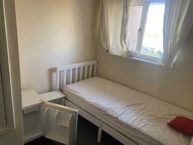  Single  room for  Rent  –  Female  Tenant  only  Main Photo