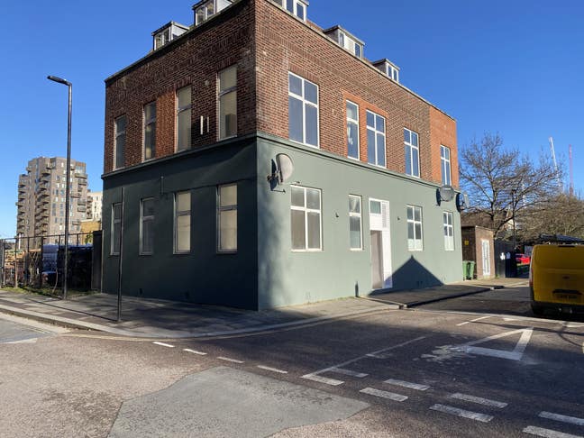 Refurb Flats - 5 minutes from Tube Station  Main Photo