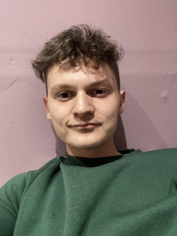 22 year old looking for room Main Photo