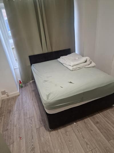 Spare room to rent Main Photo