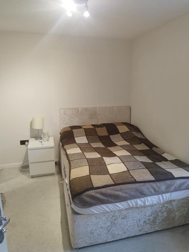  Bedroom  available  to  single  male  preferred. Main Photo