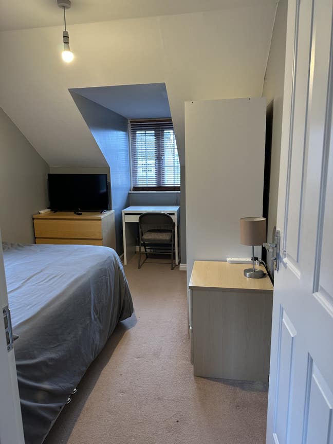 Room to rent near Tameside Hospital Main Photo