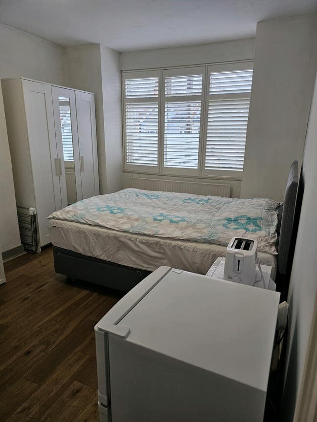 Very clean double room with refrigerator Female Main Photo