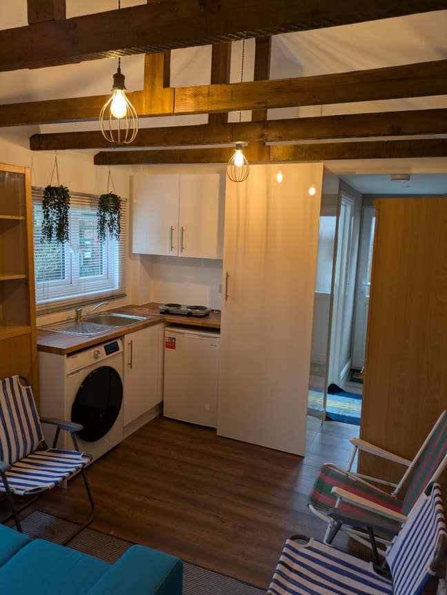 1 Room Cottage for Rent Main Photo