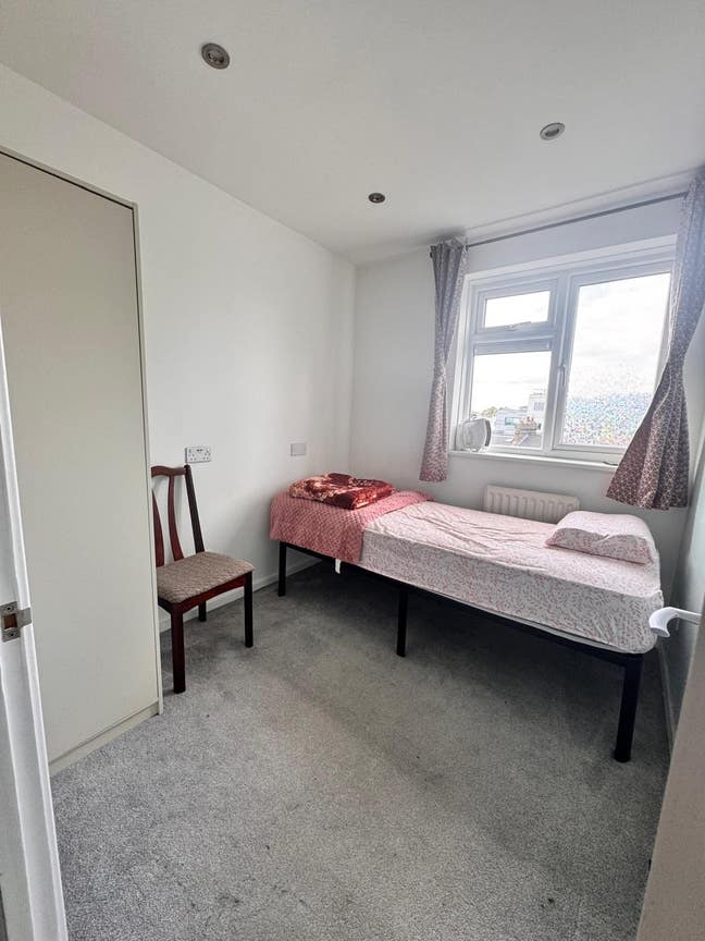 Single room available for rent Main Photo