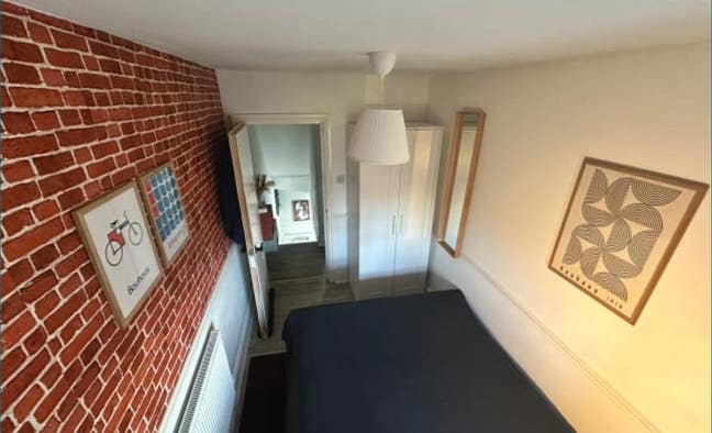 Mon - Fri *** Brick-themed bedroom close to underg Main Photo