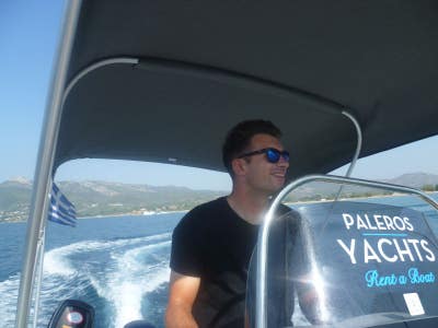 I am a professional male aged 27. I am lookin... Main Photo