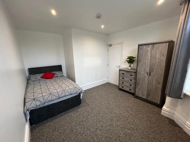 🏡 Large double room in a newly refurbished home! Main Photo
