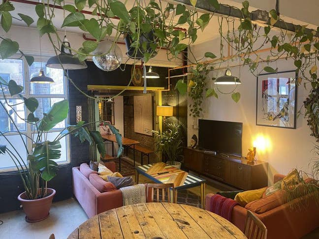 Bright Warehouse Room in Londonfields Main Photo