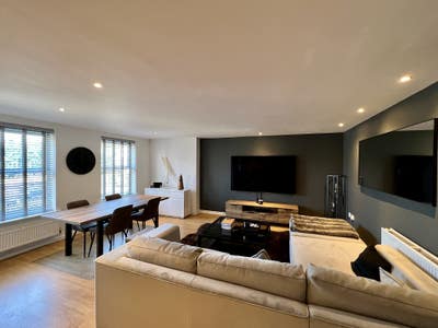 Single spare room with bathroom Main Photo