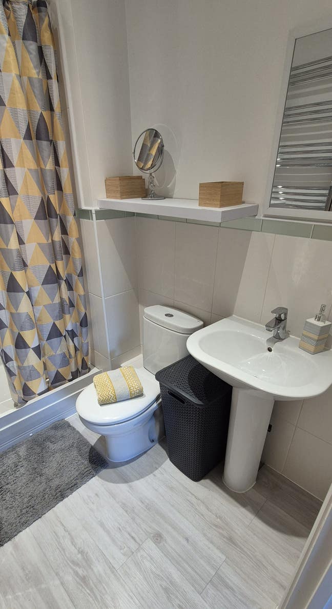 Double Room ensuite with parking space Main Photo