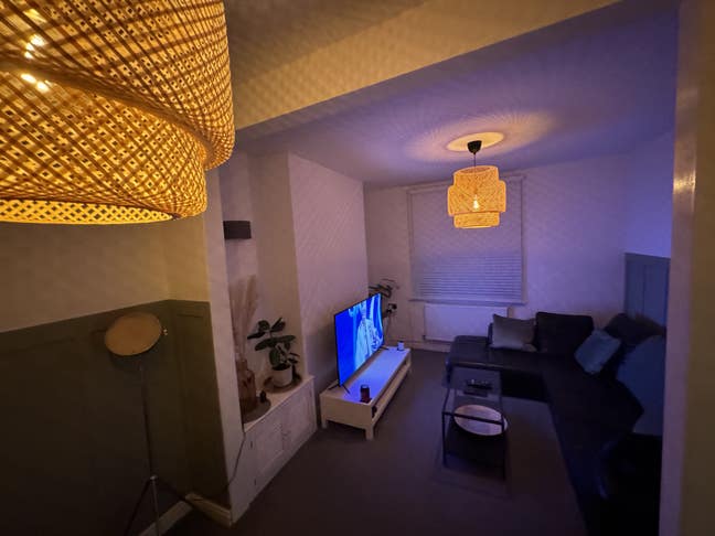 Clean large double room! Bills included! Main Photo