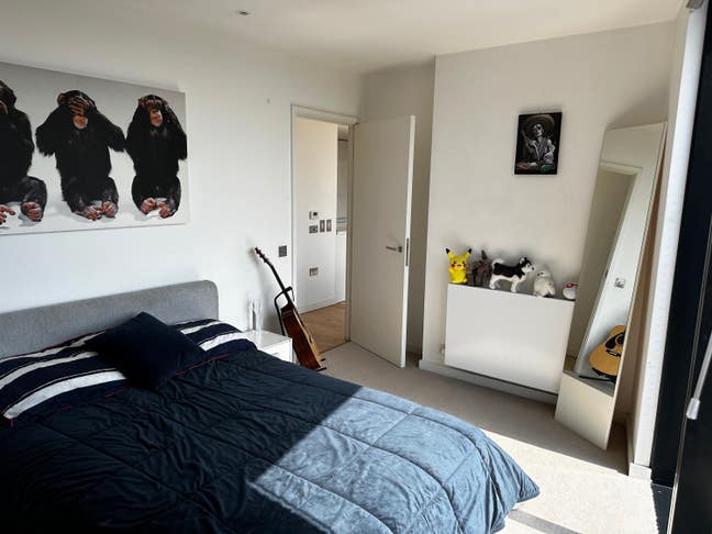 Strata Double room available Main Photo