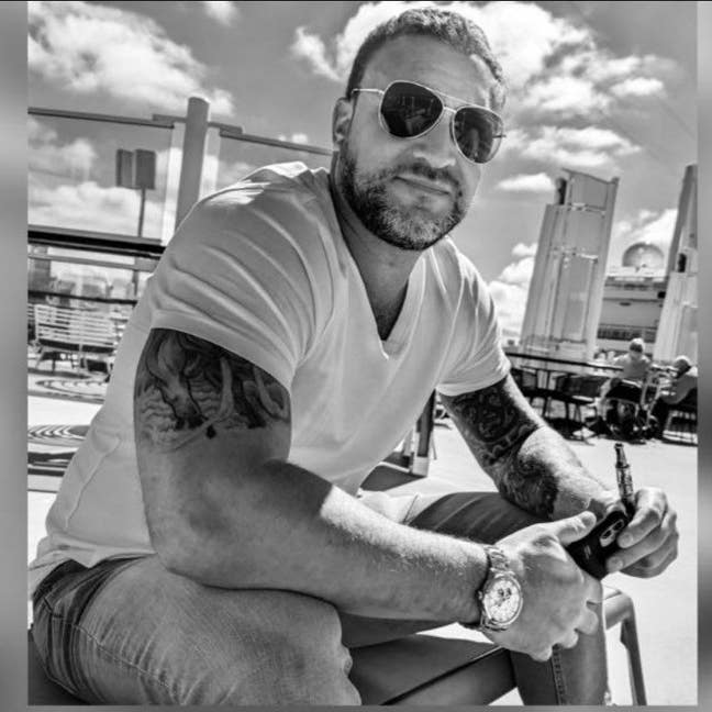 I am a male aged 42. I am looking for a doubl... Main Photo