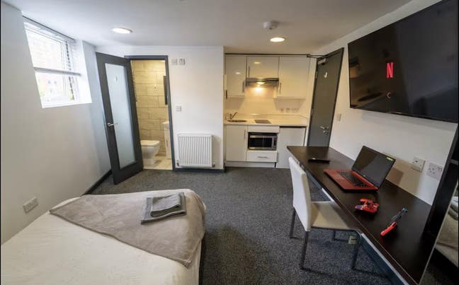 Student offer Studio opposite UOB! 🔥 Main Photo