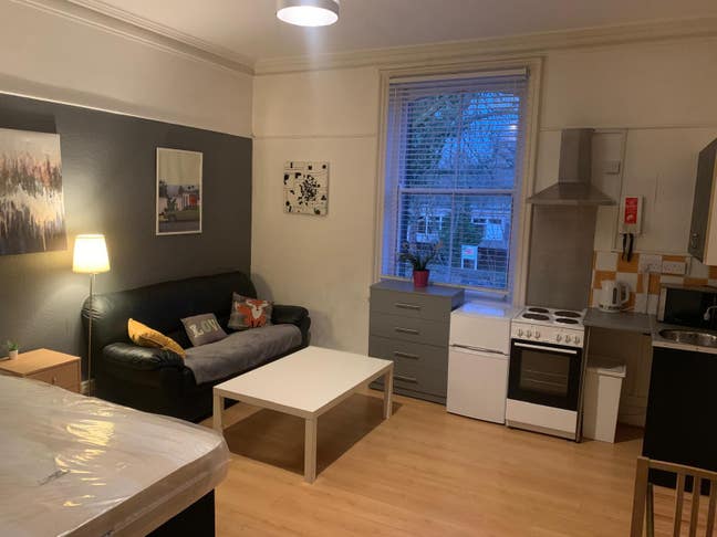 Studio Flat to Rent in Headingley -Available Now Main Photo