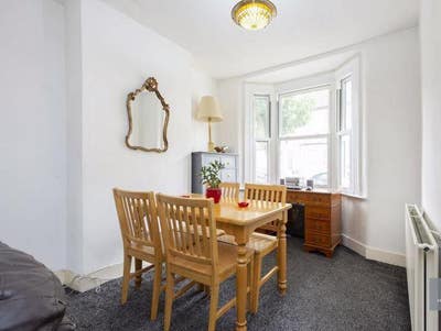 2 Bedroom to Rent in Startford  Main Photo