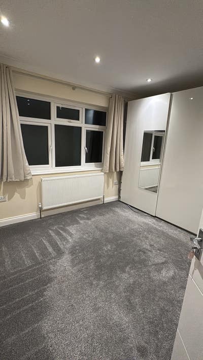 Spacious Double rooms available NOW Main Photo