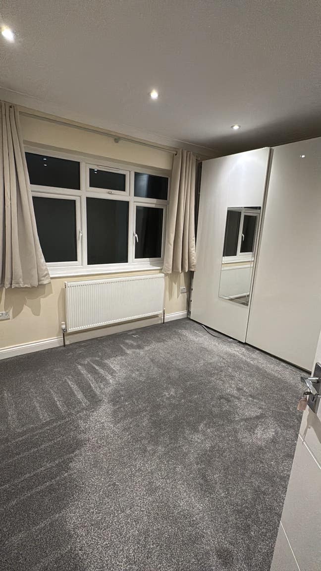 Spacious Double rooms available NOW Main Photo