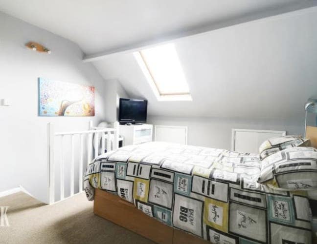 A spacious double-bedroom for rent  Main Photo