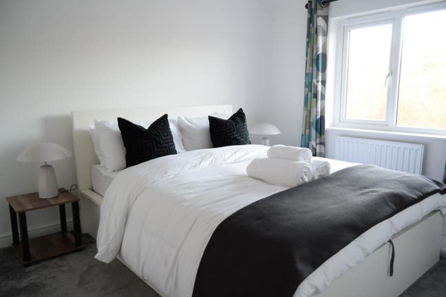 Double room with bathroom available now Main Photo