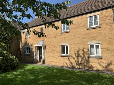Lovely Double Room Near Parkway Station Main Photo