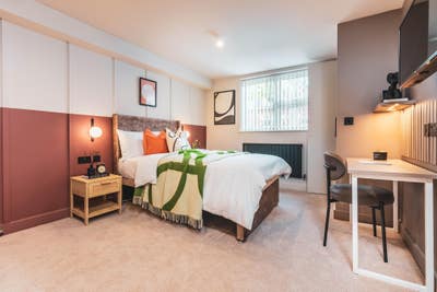 **Only 2 Rooms Left - Luxury Student House** Main Photo