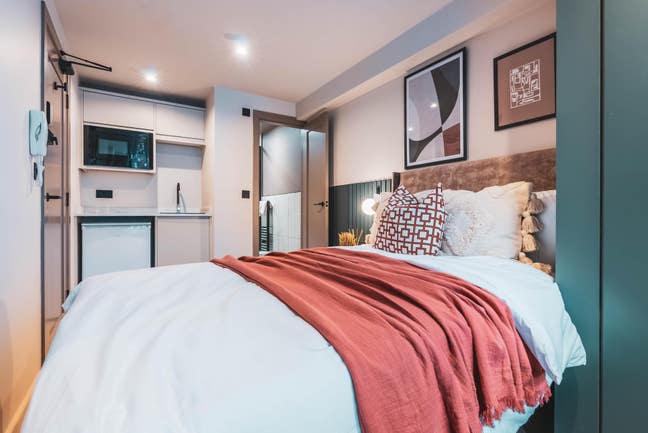 1 Ensuite + 1 Studio Left - Luxury Student House Main Photo