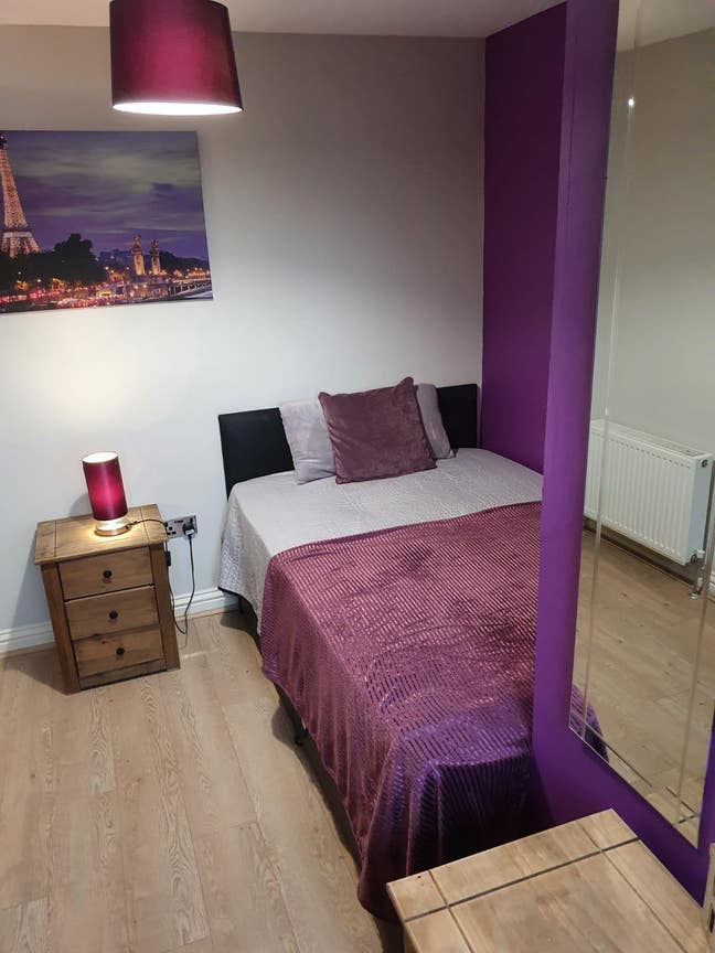 Double Bedroom  Great Location 🏡 Main Photo