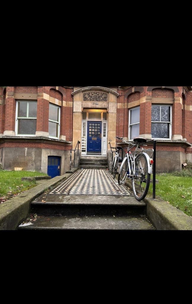 1 double (rent reduced)  in lovely house share  Main Photo