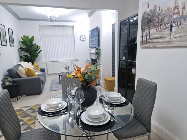 Rooms in Spacious 3 Bed House Available  Main Photo