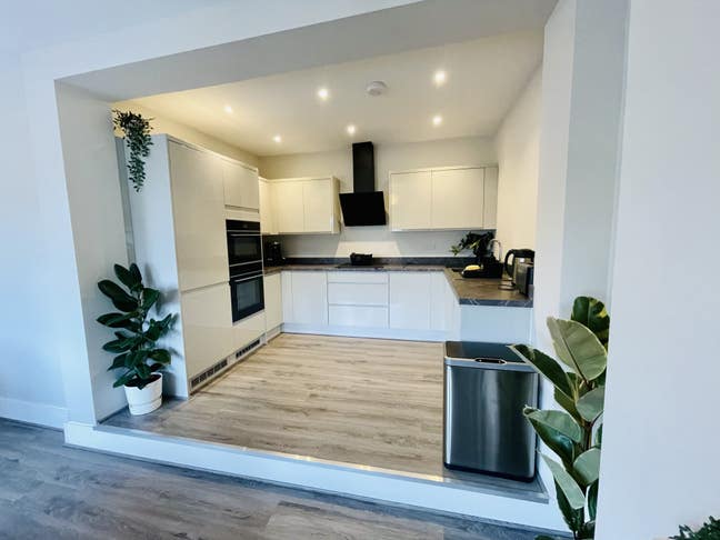 Double room to rent in newly renovated apartment  Main Photo