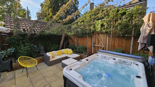 Short Let: Entire 1 Bed Terrace House 22/12 -10/02 Main Photo