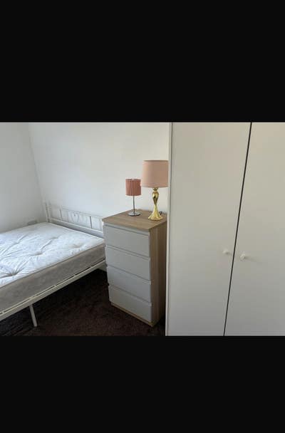 Double room in wallington Main Photo