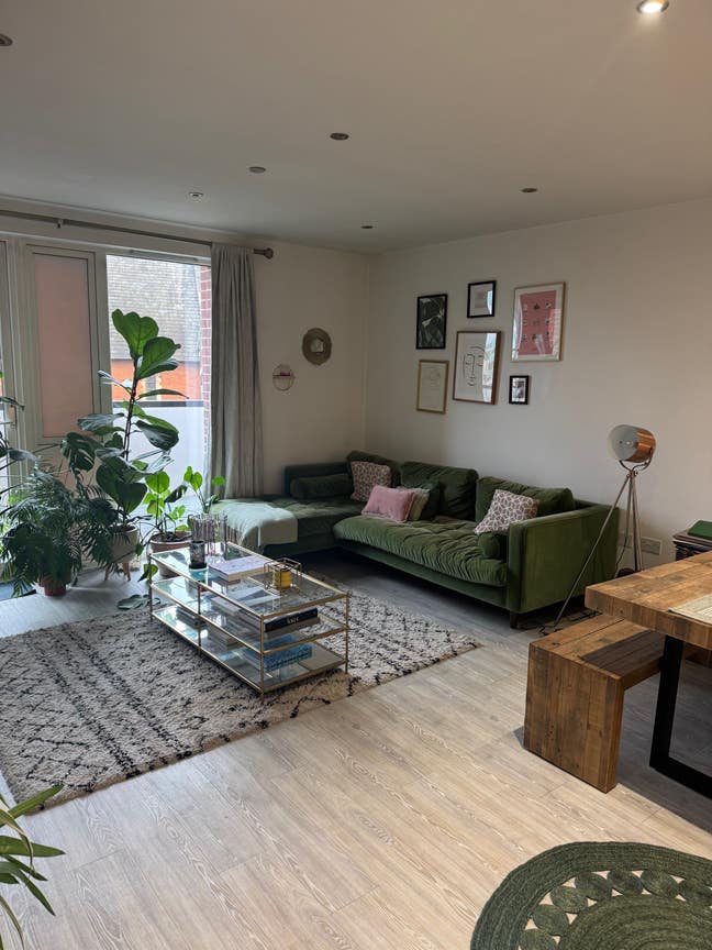 Spacious New Build 2-bed flat Main Photo