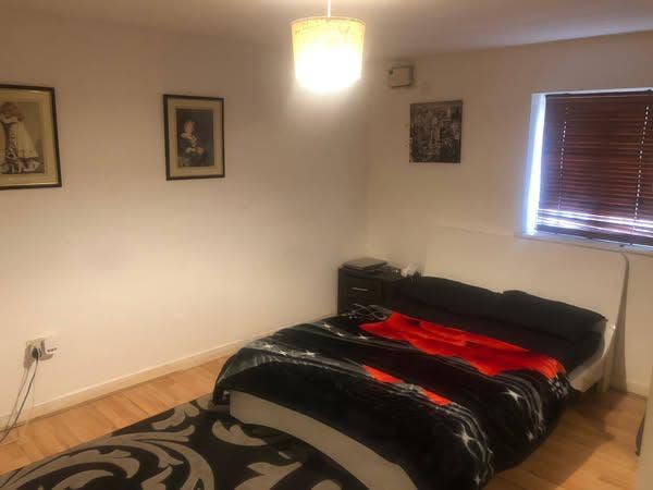 Double Room in a Garden Flat to Let Main Photo