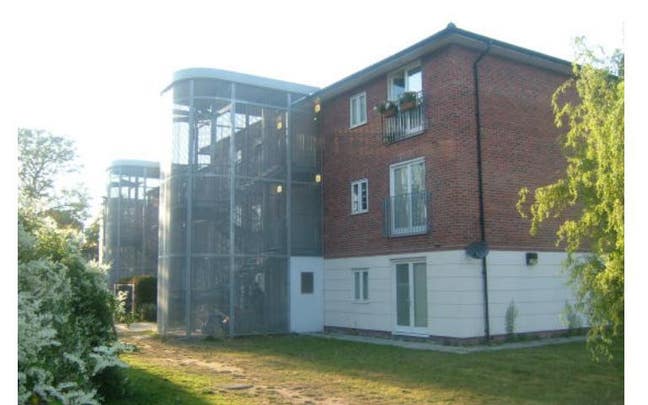 Double Room in a Garden Flat to Let Main Photo