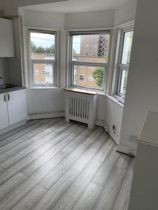 Charming Seaside Flat in Sunny Littlehampton Main Photo