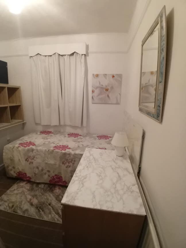 A lovely comfortable bright single room Main Photo