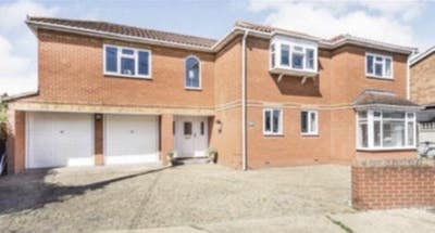 Large double room & private bathroom  Main Photo